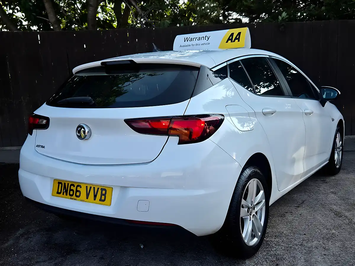 Used 2016 Vauxhall Astra Tech Line White - Interior and Exterior details 8
