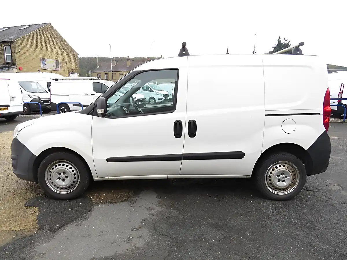 Used 2016 Vauxhall Combo Panel Van White - Interior and Exterior details 11