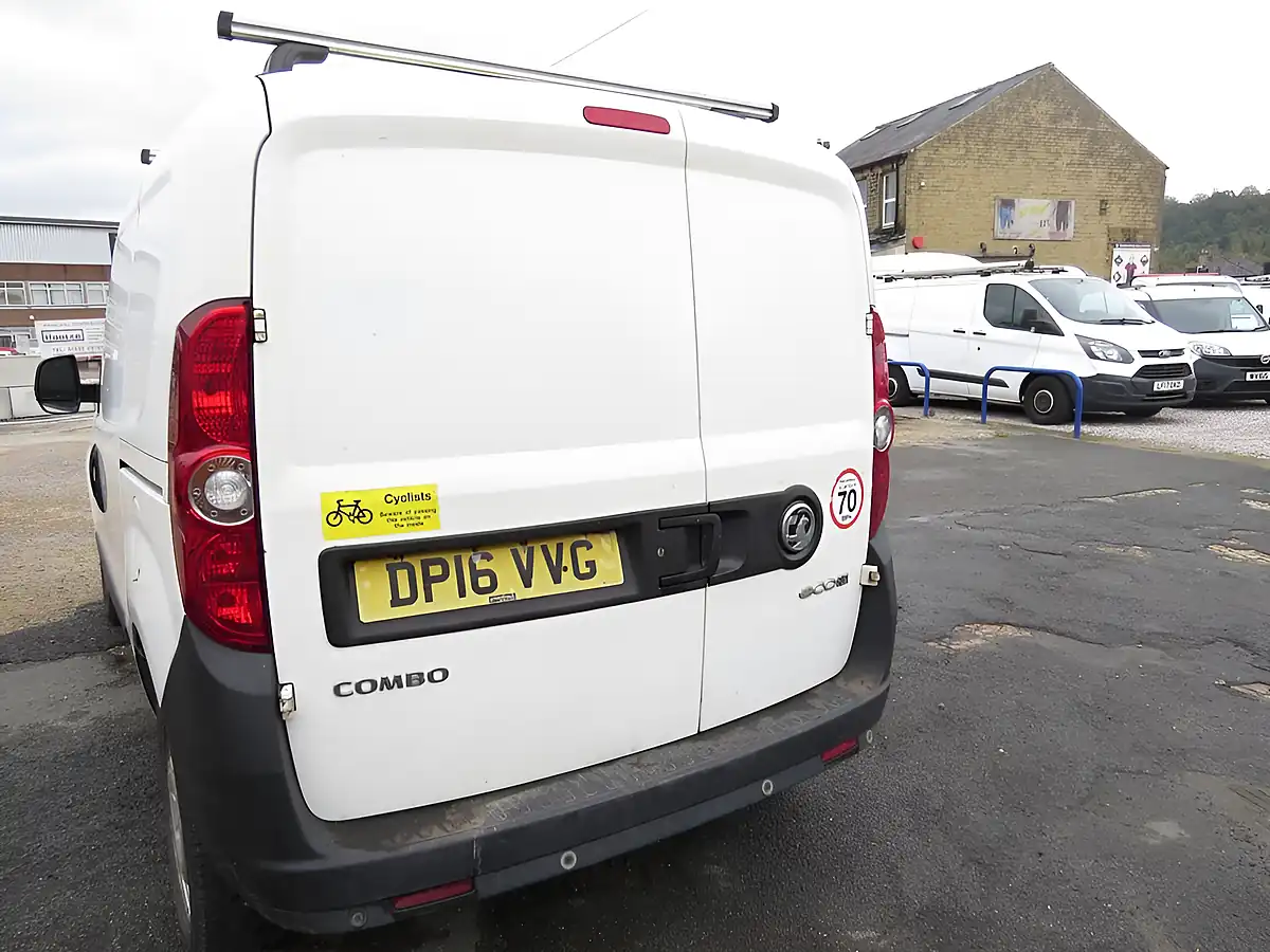 Used 2016 Vauxhall Combo Panel Van White - Interior and Exterior details 12