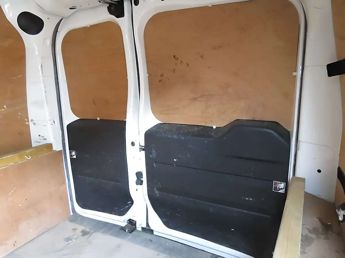 Used 2016 Vauxhall Combo Panel Van White - Interior and Exterior details 13
