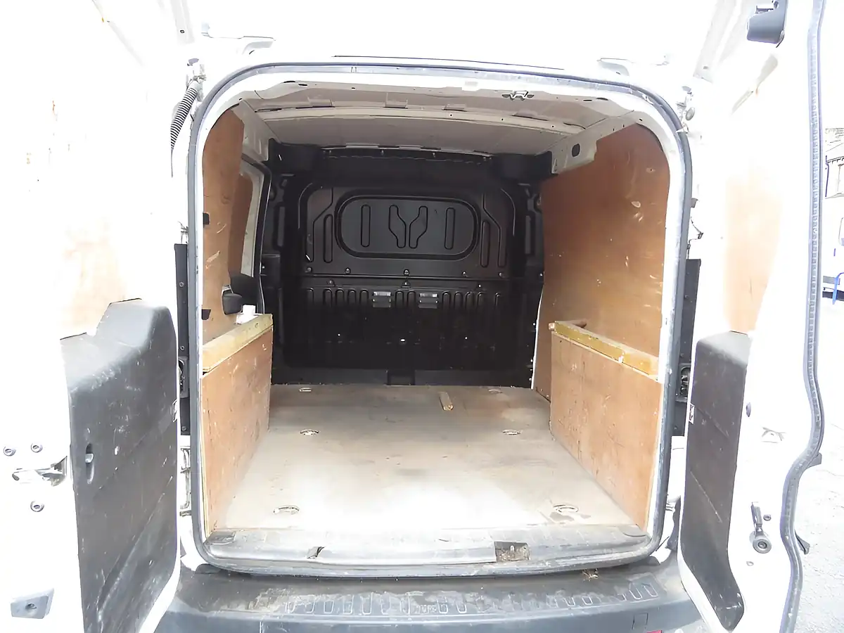 Used 2016 Vauxhall Combo Panel Van White - Interior and Exterior details 14