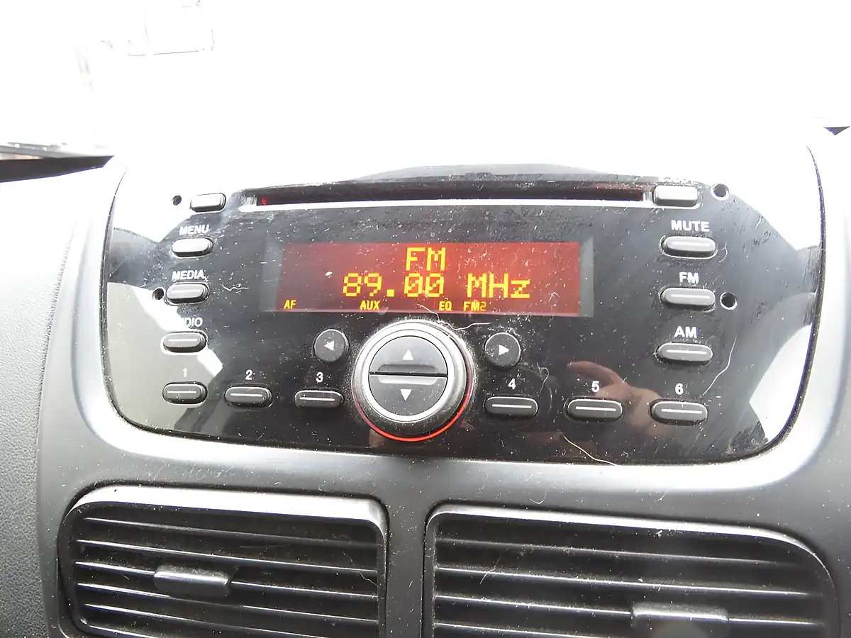Used 2016 Vauxhall Combo Panel Van White - Interior and Exterior details 17
