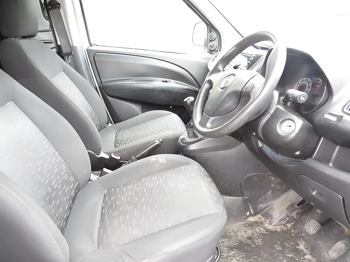 Used 2016 Vauxhall Combo Panel Van White - Interior and Exterior details 3