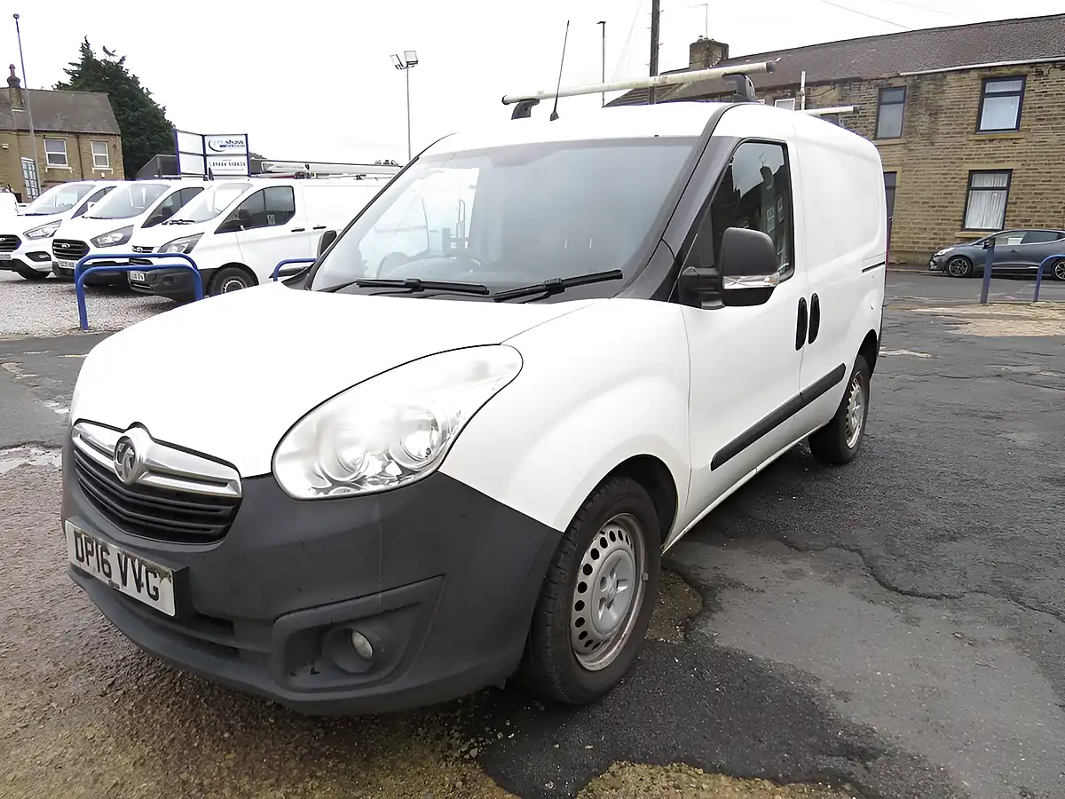 Used 2016 Vauxhall Combo Panel Van White - Interior and Exterior details 4