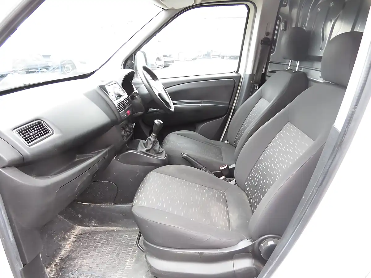 Used 2016 Vauxhall Combo Panel Van White - Interior and Exterior details 8