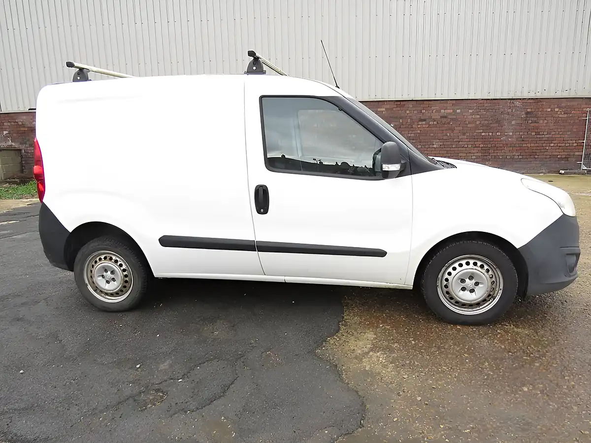 Used 2016 Vauxhall Combo Panel Van White - Interior and Exterior details 9