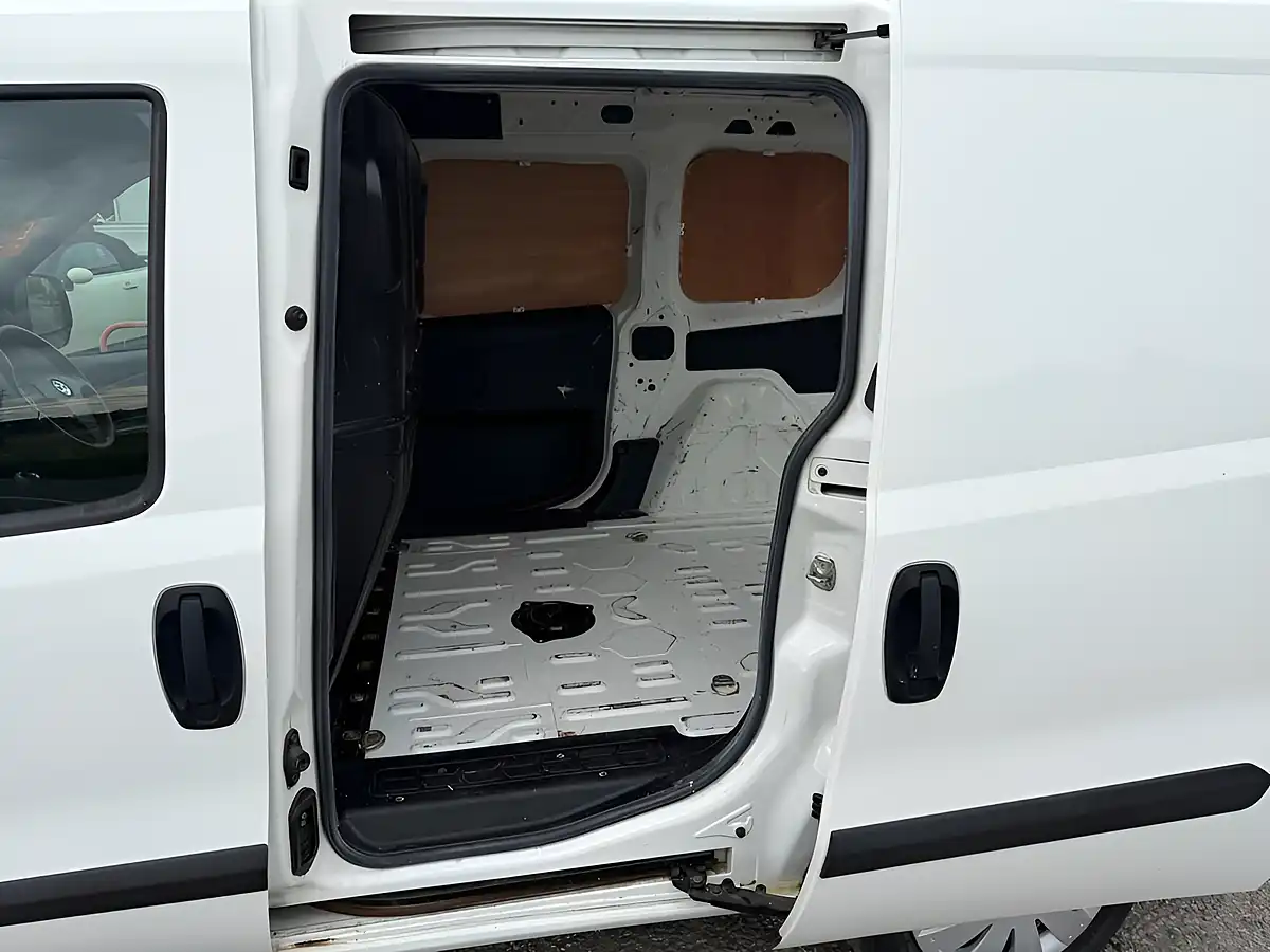 Used 2016 Vauxhall Combo Panel Van White - Interior and Exterior details 10