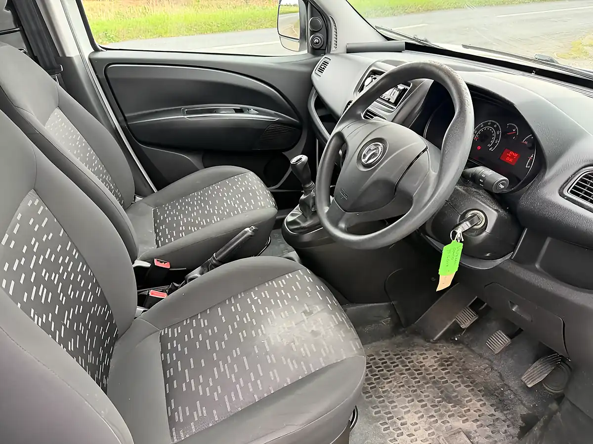 Used 2016 Vauxhall Combo Panel Van White - Interior and Exterior details 12