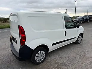 Used 2016 Vauxhall Combo Panel Van White - Interior and Exterior details 3