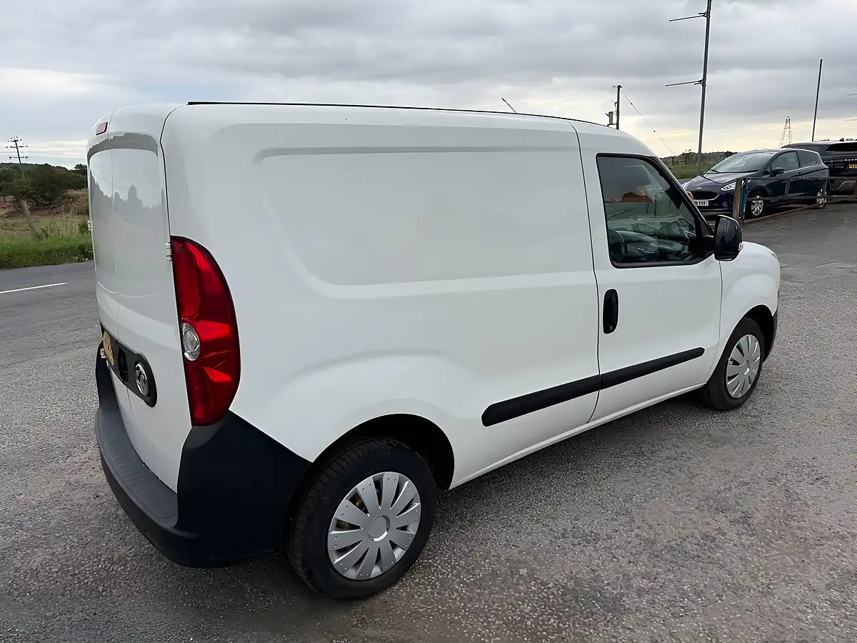 Used 2016 Vauxhall Combo Panel Van White - Interior and Exterior details 3