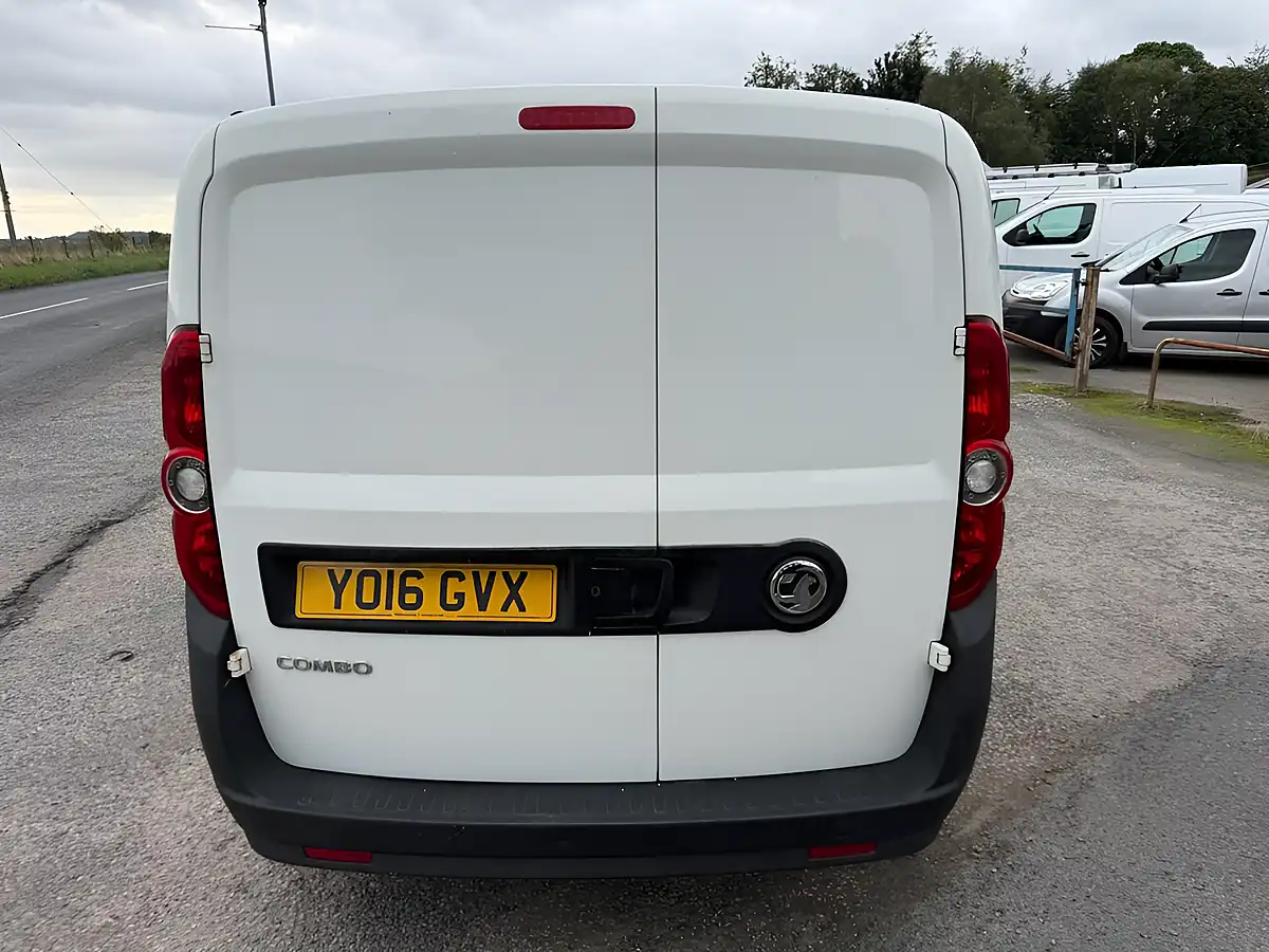 Used 2016 Vauxhall Combo Panel Van White - Interior and Exterior details 4