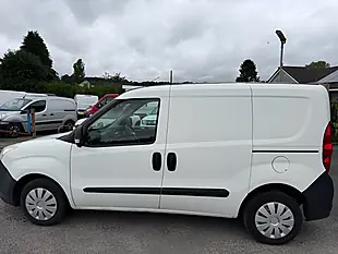 Used 2016 Vauxhall Combo Panel Van White - Interior and Exterior details 6