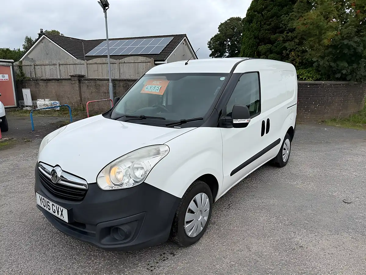 Used 2016 Vauxhall Combo Panel Van White - Interior and Exterior details 7