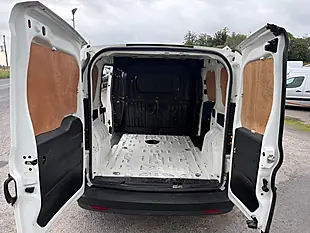Used 2016 Vauxhall Combo Panel Van White - Interior and Exterior details 9