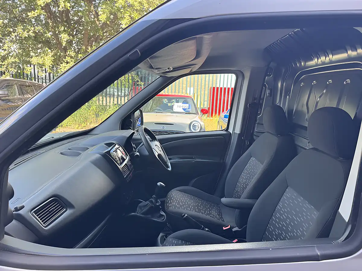 Used 2016 Vauxhall Combo Silver - Interior and Exterior details 10