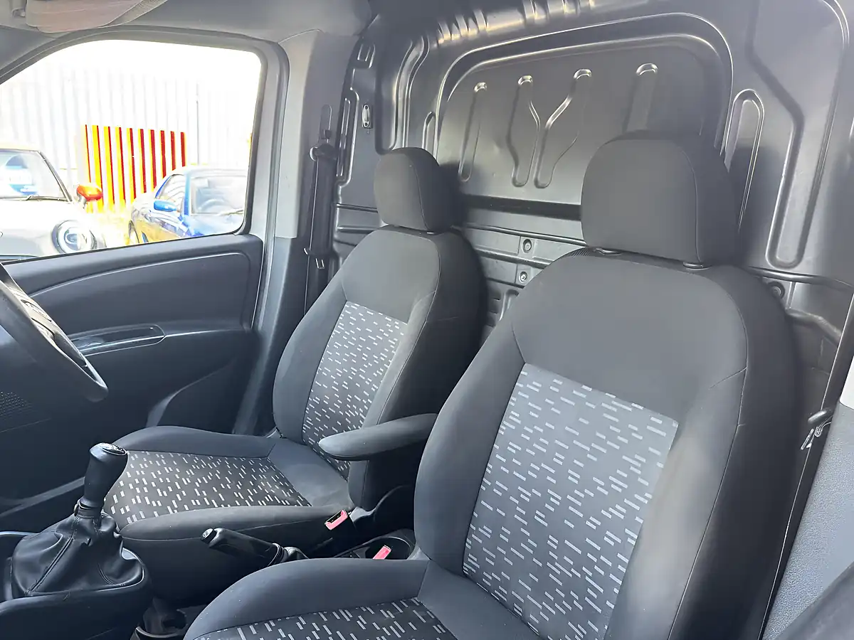 Used 2016 Vauxhall Combo Silver - Interior and Exterior details 12