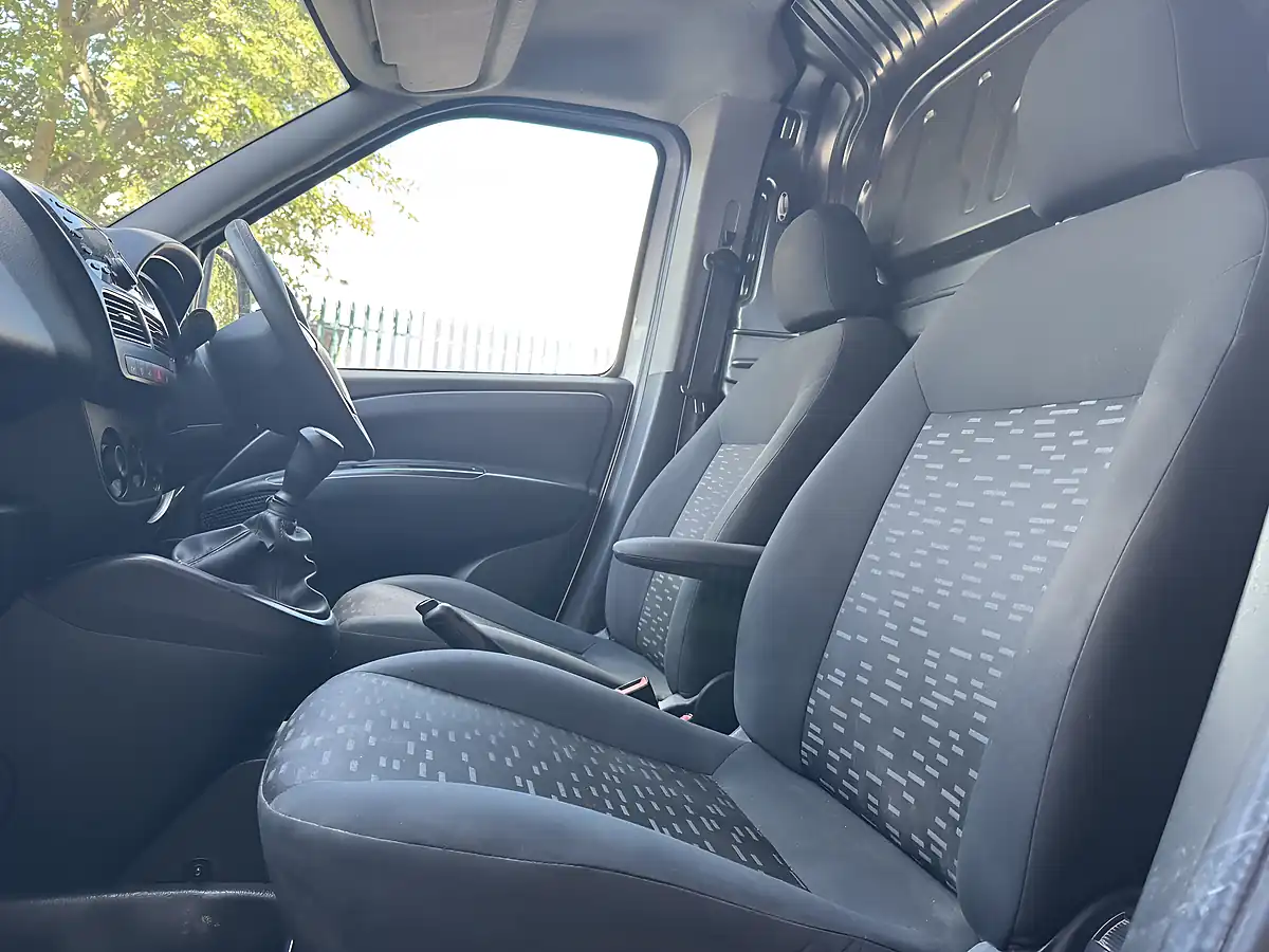 Used 2016 Vauxhall Combo Silver - Interior and Exterior details 13