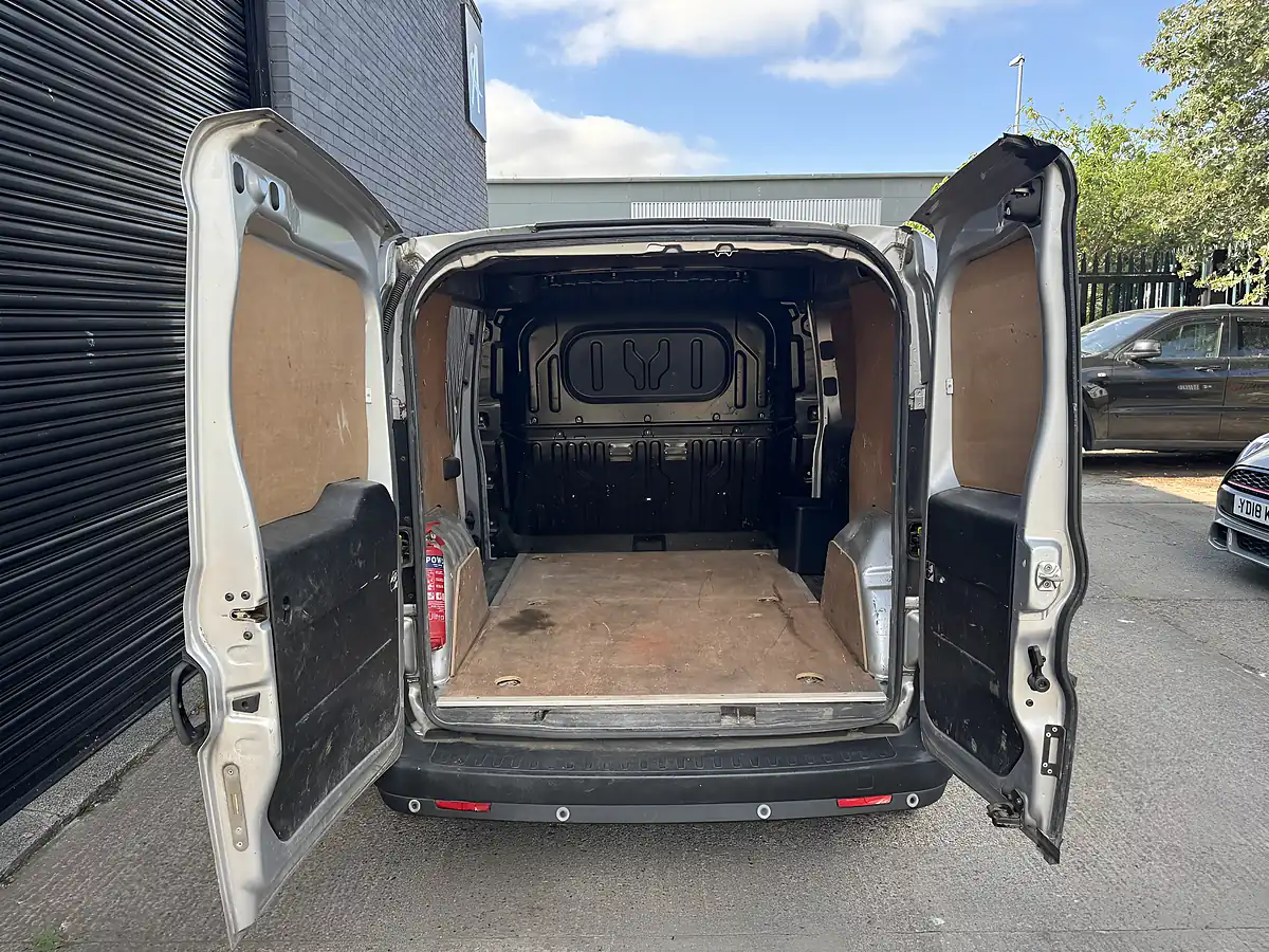 Used 2016 Vauxhall Combo Silver - Interior and Exterior details 20