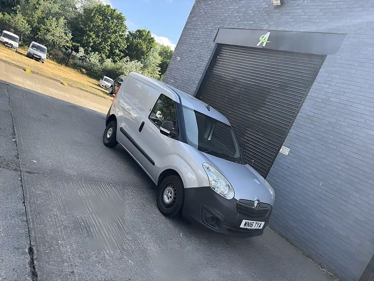 Used 2016 Vauxhall Combo Silver - Interior and Exterior details 3