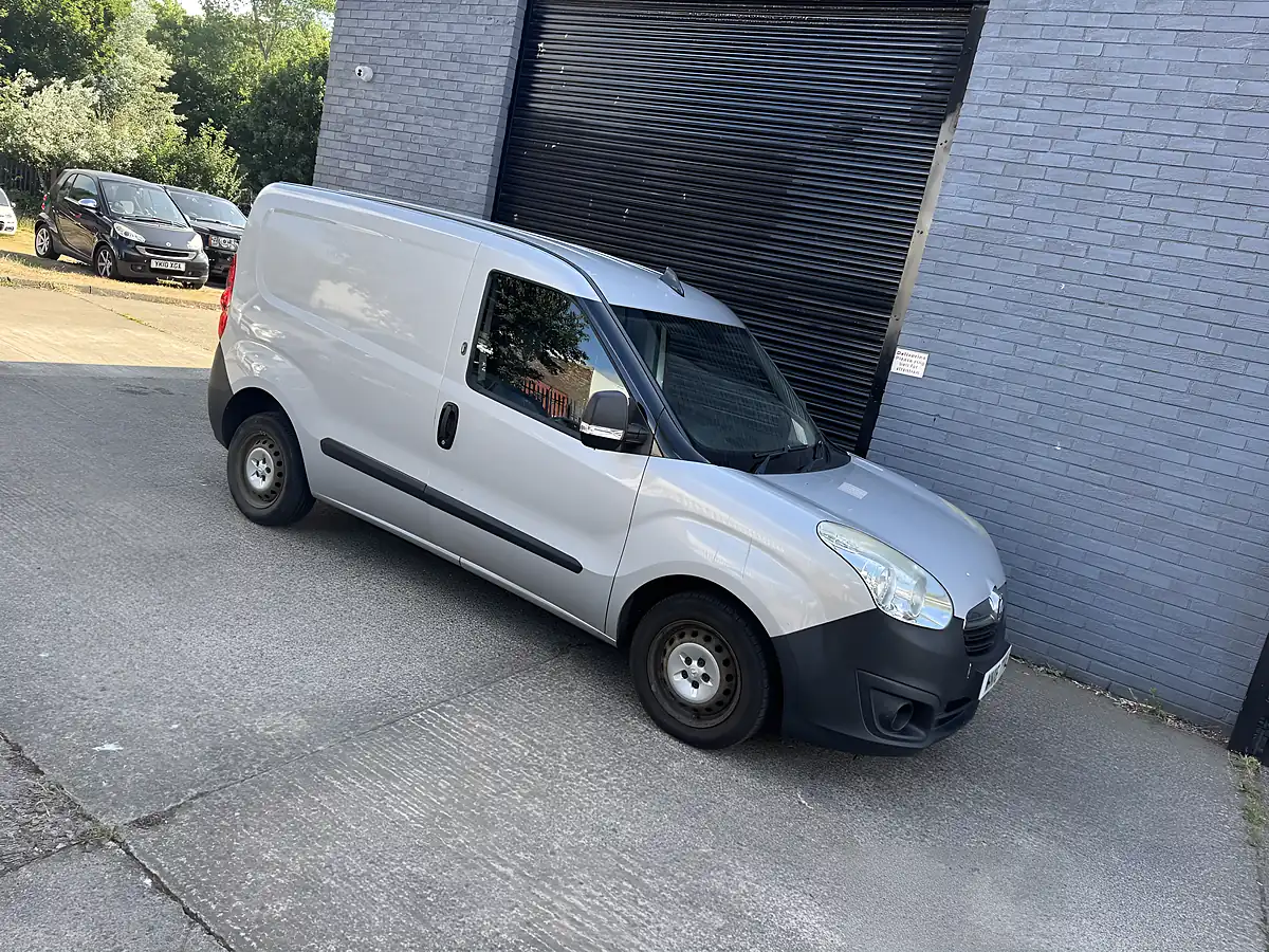 Used 2016 Vauxhall Combo Silver - Interior and Exterior details 4