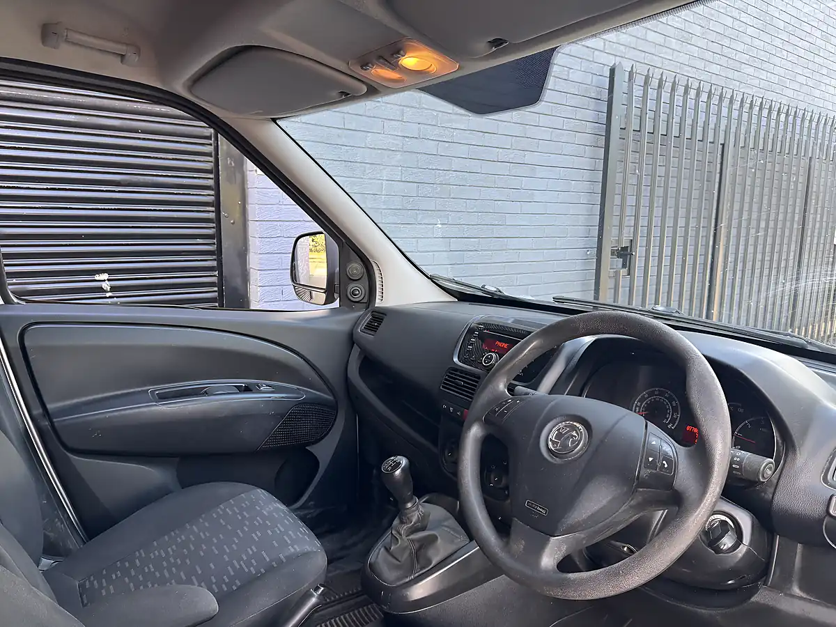 Used 2016 Vauxhall Combo Silver - Interior and Exterior details 9