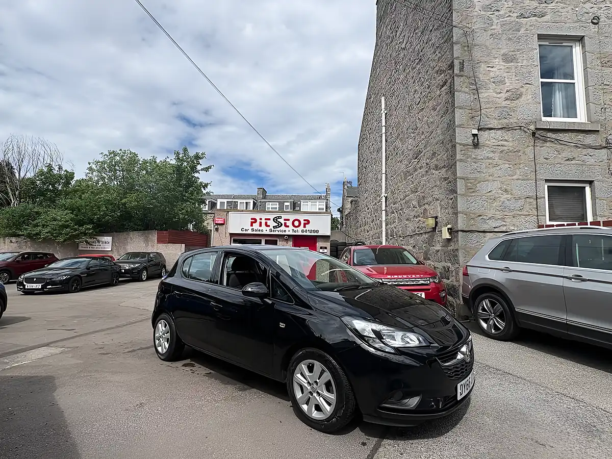 Used 2016 Vauxhall Corsa Design Black - Front View