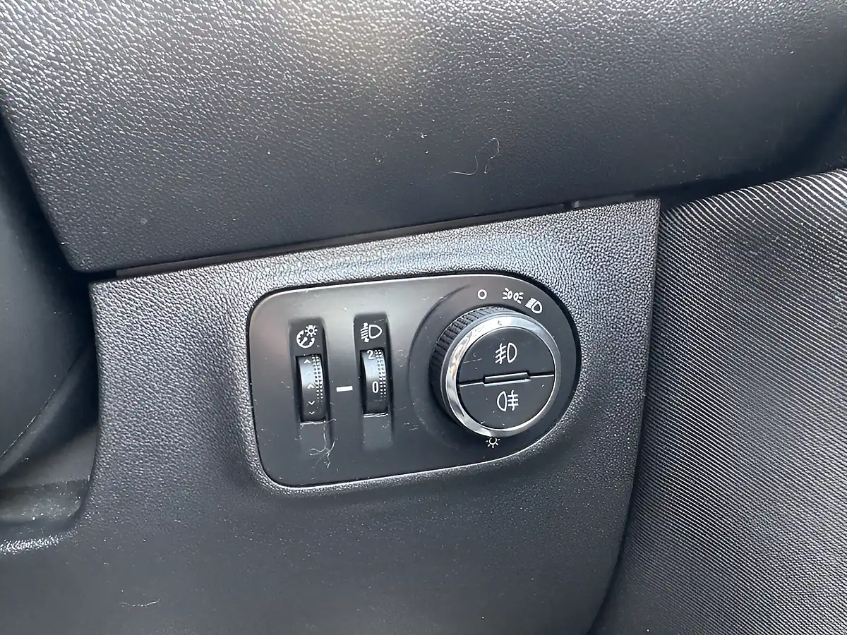 Used 2016 Vauxhall Corsa Design Blue - Interior and Exterior details 19