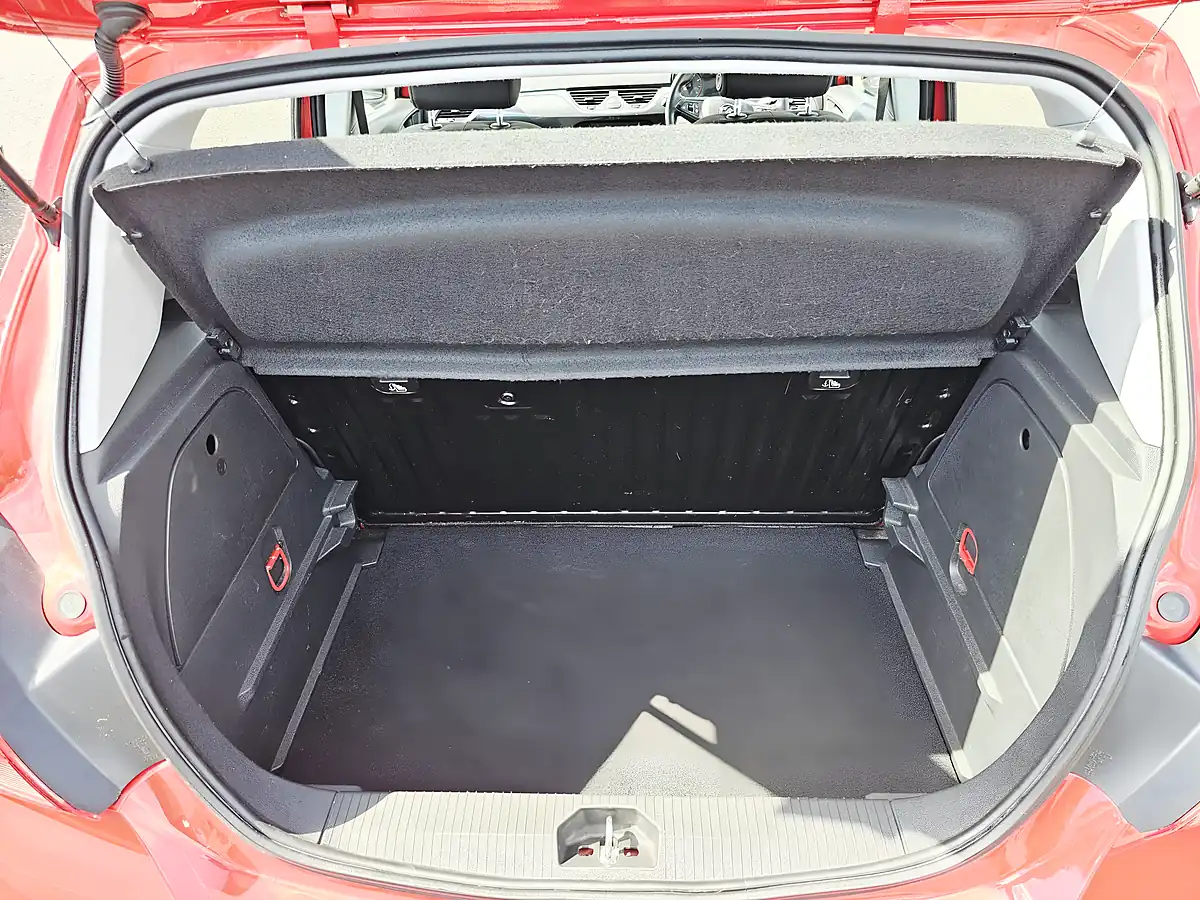Used 2016 Vauxhall Corsa Design Red - Interior and Exterior details 7