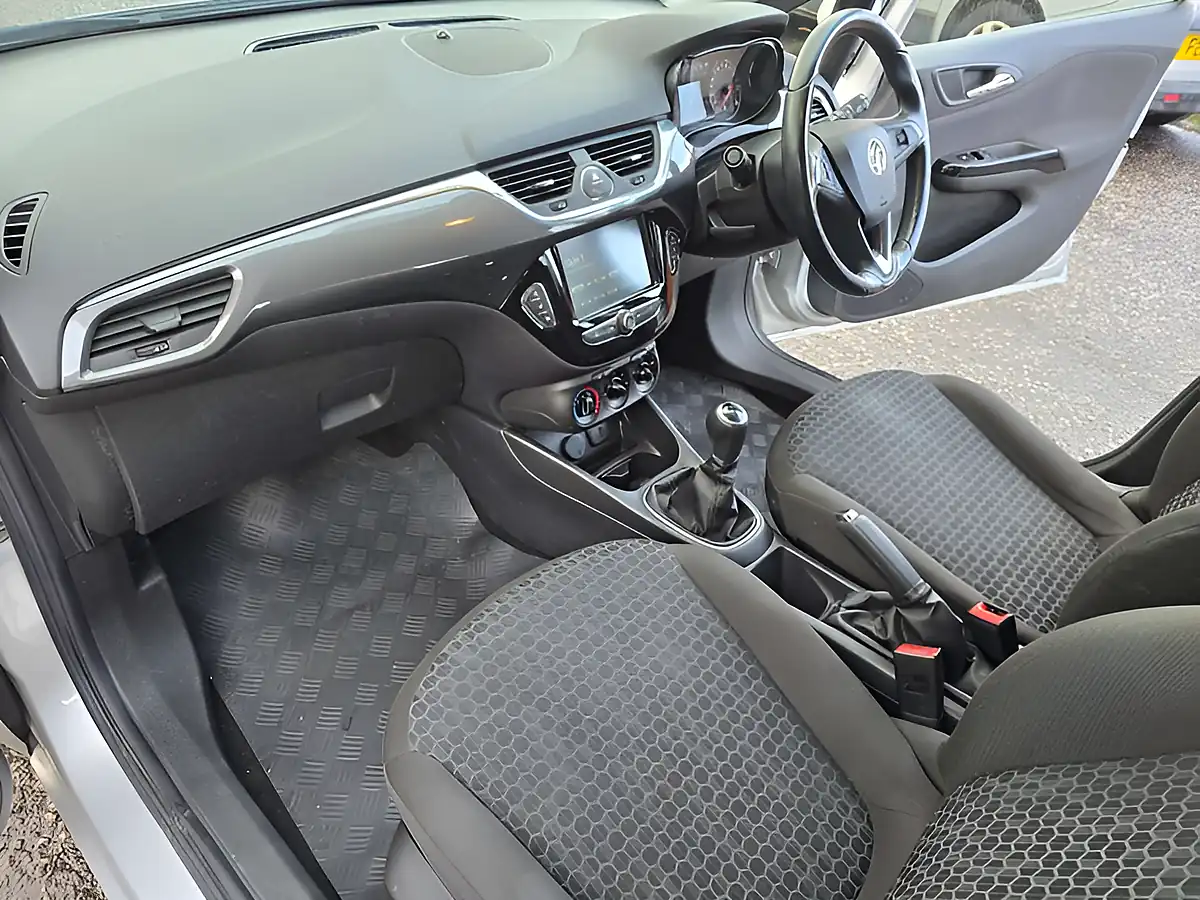 Used 2016 Vauxhall Corsa Design Silver - Interior and Exterior details 17