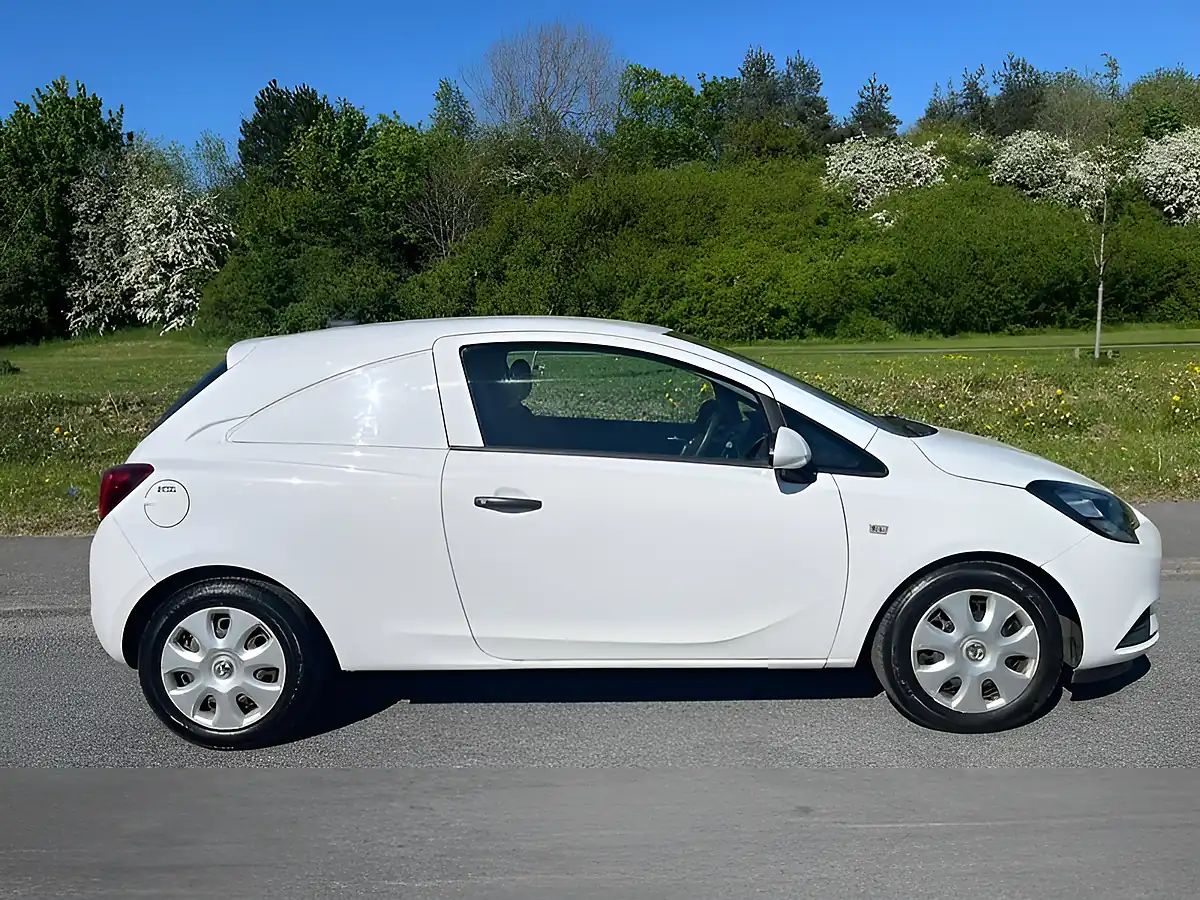 Used 2016 Vauxhall Corsa L1 H1 White - Front View