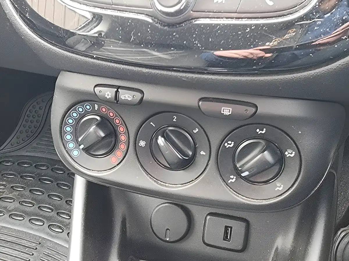 Used 2016 Vauxhall Corsa Limited Edition White - Interior and Exterior details 10