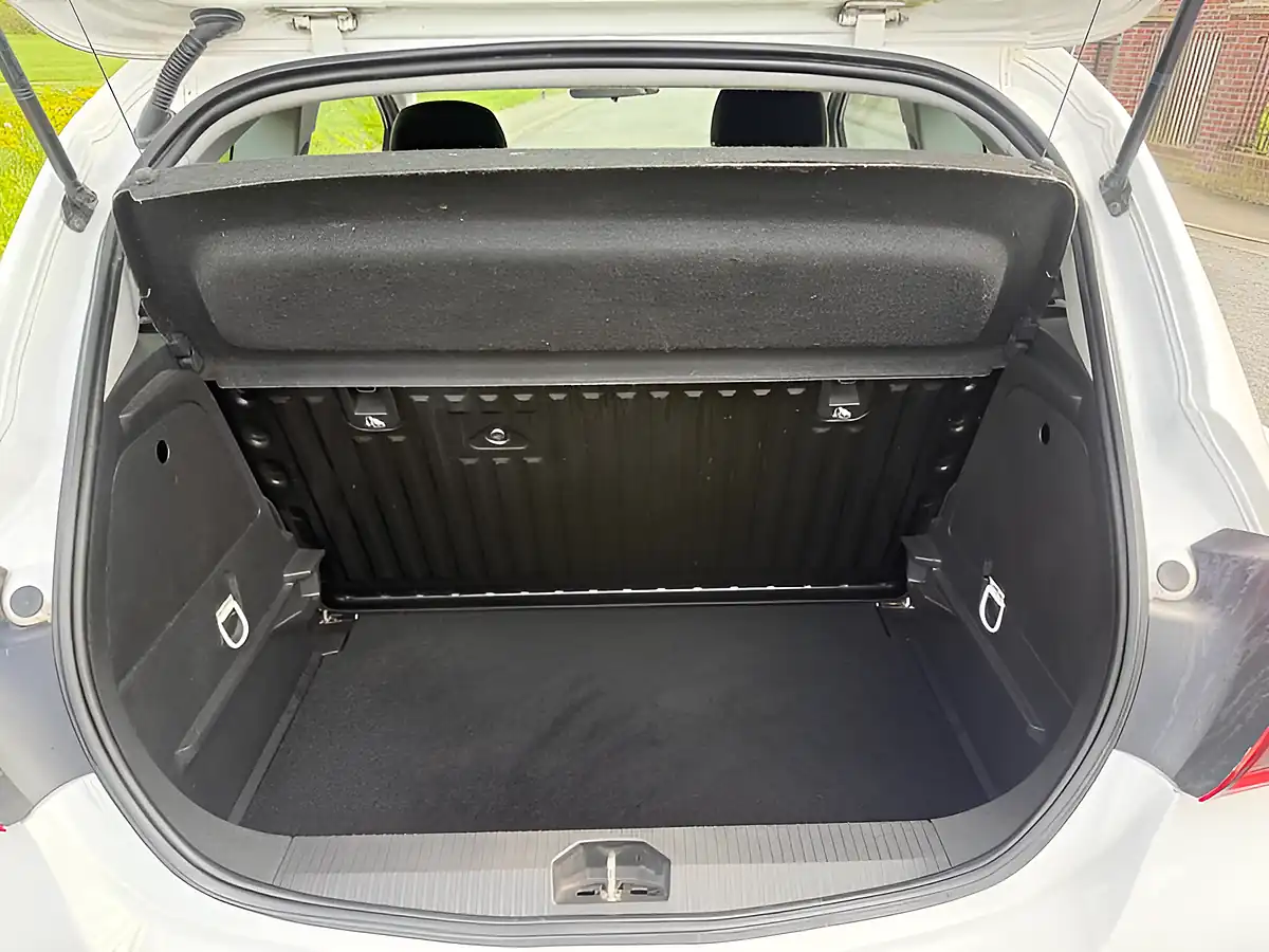 Used 2016 Vauxhall Corsa Limited Edition White - Interior and Exterior details 10