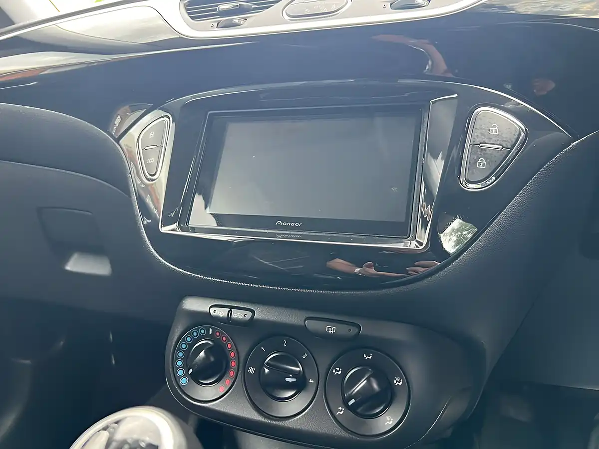 Used 2016 Vauxhall Corsa Limited Edition White - Interior and Exterior details 15