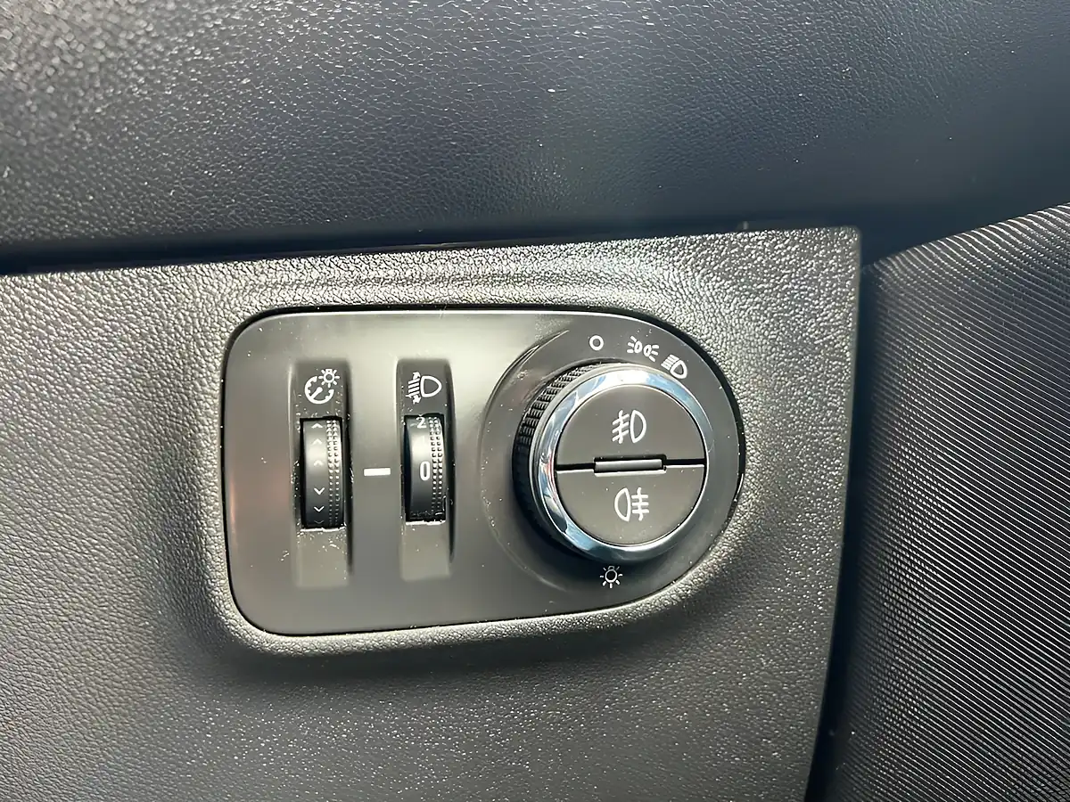 Used 2016 Vauxhall Corsa Limited Edition White - Interior and Exterior details 20
