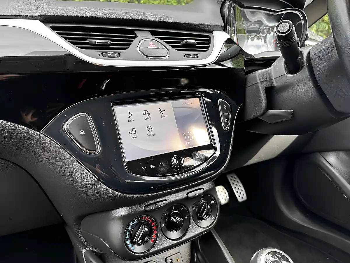 Used 2016 Vauxhall Corsa Limited Edition White - Interior and Exterior details 19