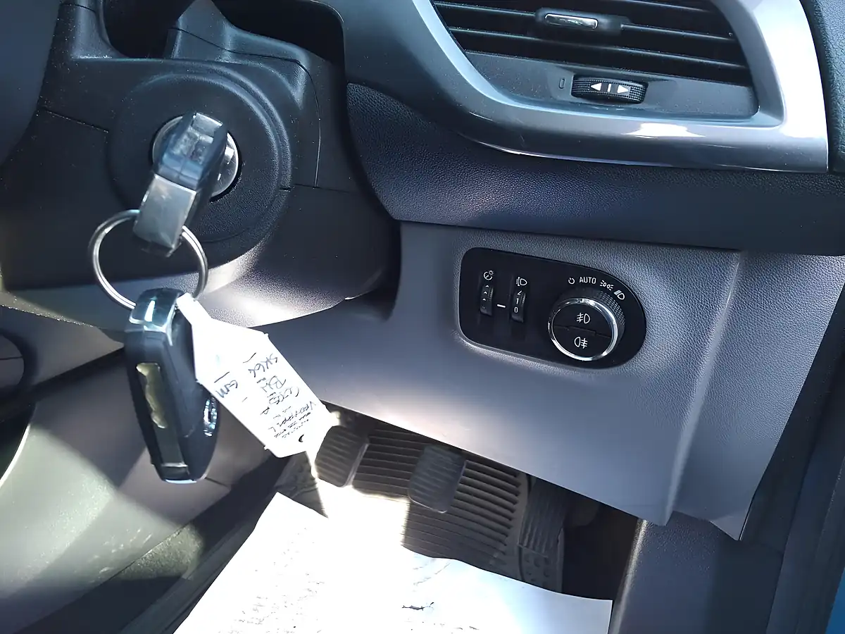 Used 2016 Vauxhall Corsa Se Blue - Interior and Exterior details 14