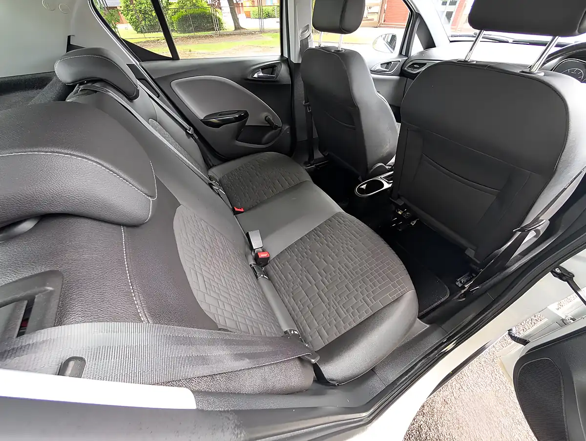 Used 2016 Vauxhall Corsa Se White - Interior and Exterior details 13