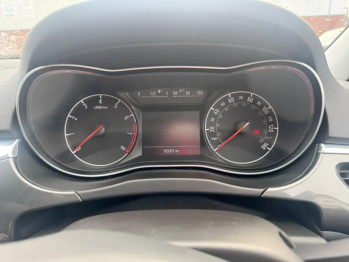 Used 2016 Vauxhall Corsa Se White - Interior and Exterior details 12