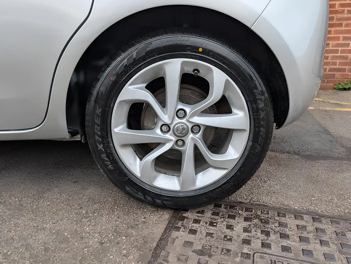 Used 2016 Vauxhall Corsa Sri Silver - Interior and Exterior details 10