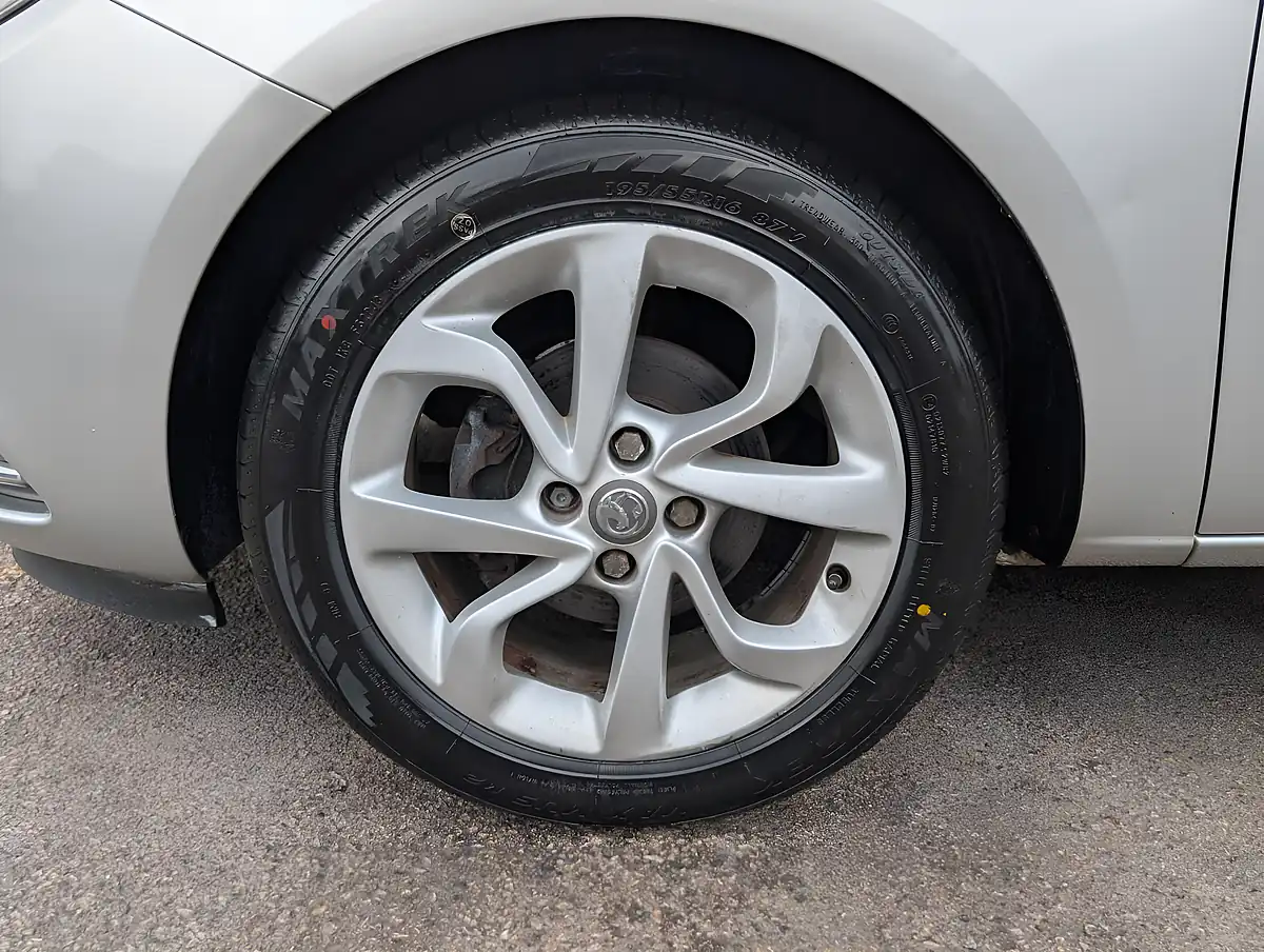 Used 2016 Vauxhall Corsa Sri Silver - Interior and Exterior details 9