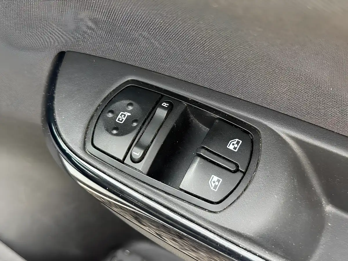 Used 2016 Vauxhall Corsa Sri Silver - Interior and Exterior details 15