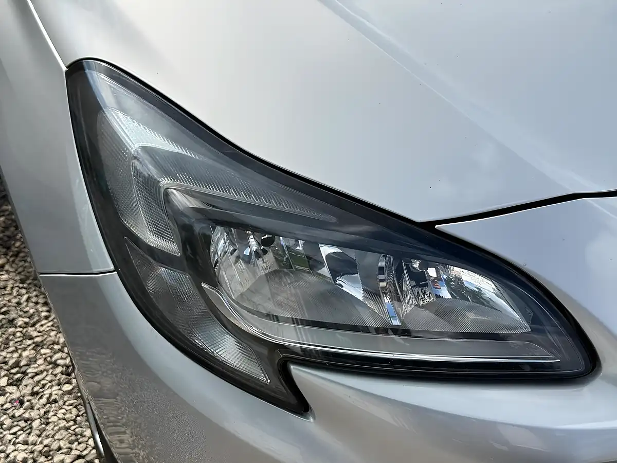 Used 2016 Vauxhall Corsa Sri Silver - Interior and Exterior details 19