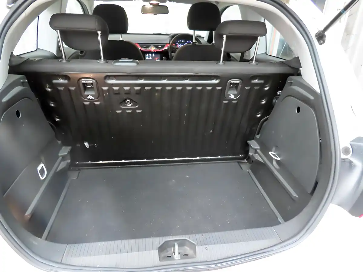 Used 2016 Vauxhall Corsa Sri Vx Line White - Interior and Exterior details 5