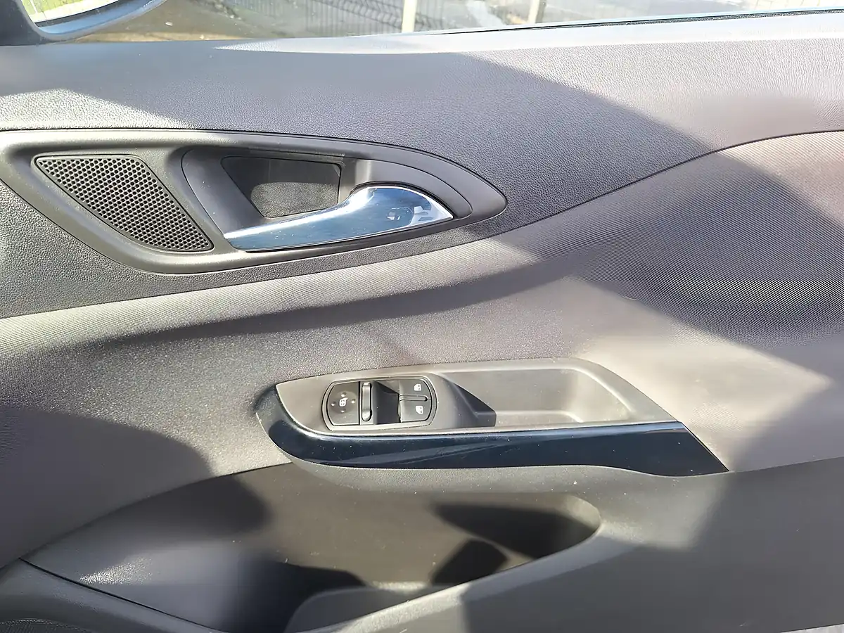 Used 2016 Vauxhall Corsa Sri White - Interior and Exterior details 15