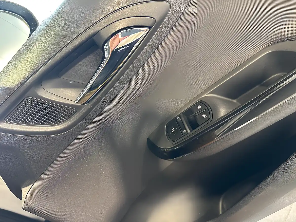 Used 2016 Vauxhall Corsa Sri White - Interior and Exterior details 16