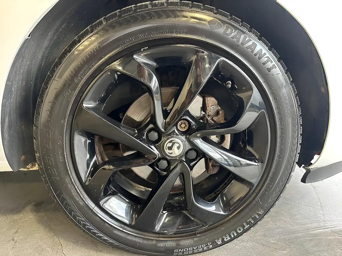 Used 2016 Vauxhall Corsa Sri White - Interior and Exterior details 18