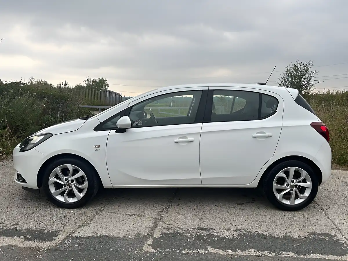 Used 2016 Vauxhall Corsa Sri White - Interior and Exterior details 5