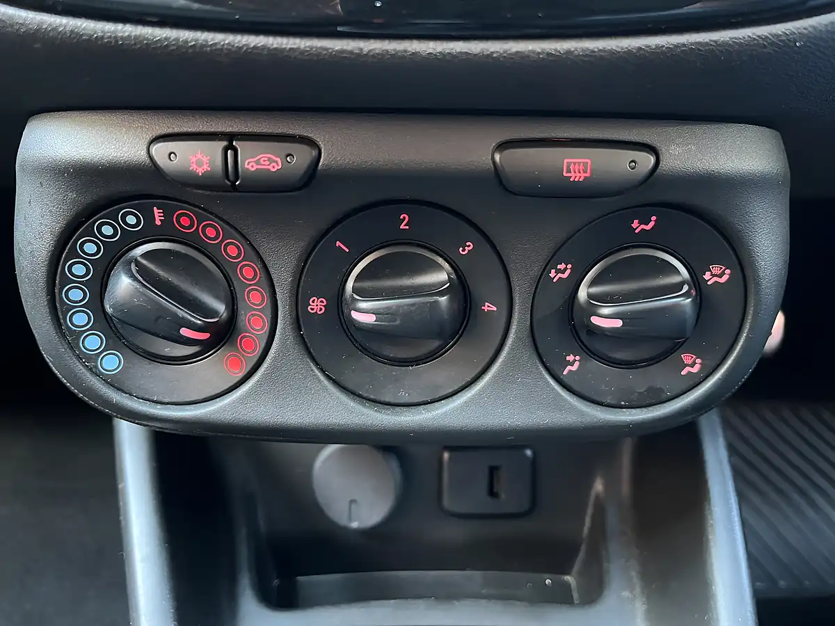 Used 2016 Vauxhall Corsa Sri White - Interior and Exterior details 13