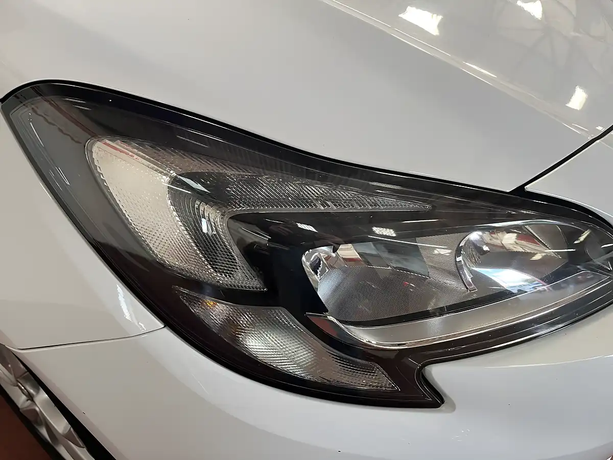 Used 2016 Vauxhall Corsa Sri White - Interior and Exterior details 18