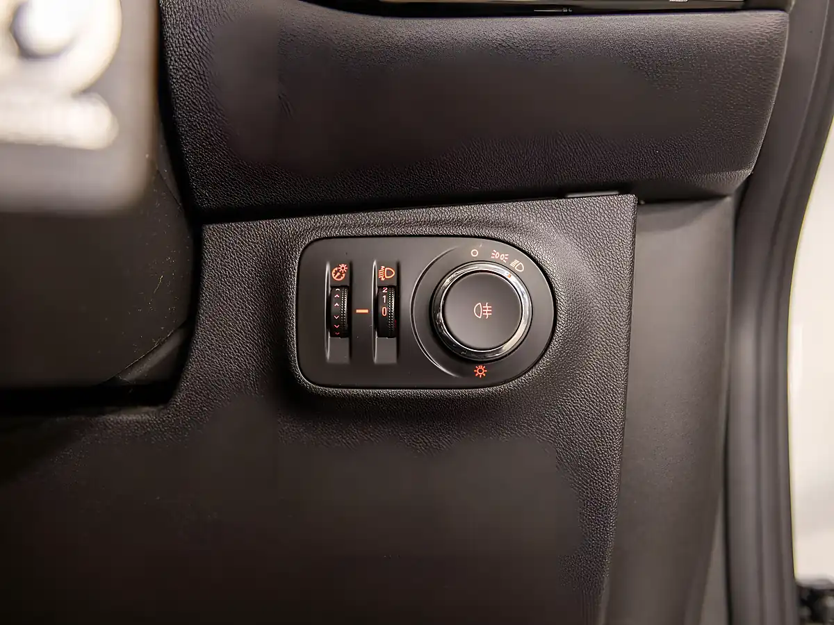 Used 2016 Vauxhall Corsa Vxr White - Interior and Exterior details 12